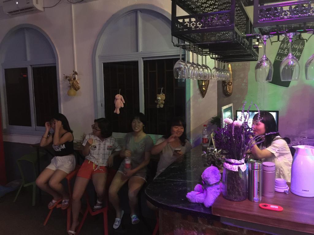 Zhaohuaxishi Youth Hostel Guangzhou Exteriör bild