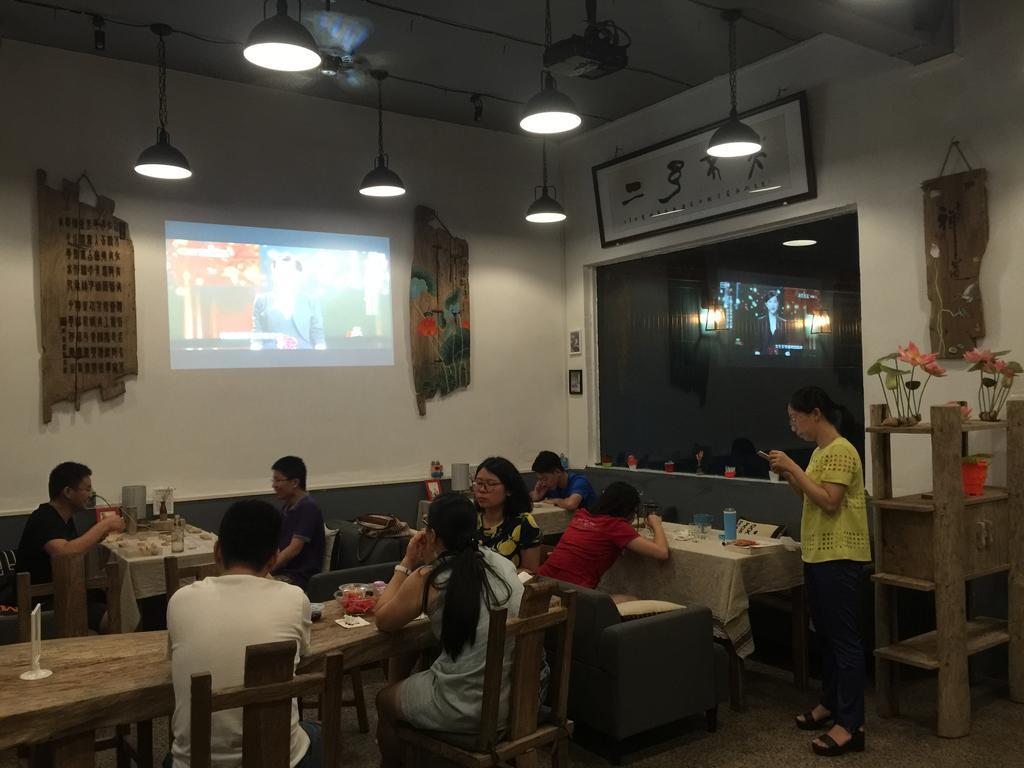 Zhaohuaxishi Youth Hostel Guangzhou Exteriör bild