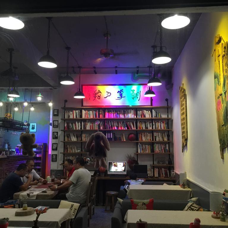 Zhaohuaxishi Youth Hostel Guangzhou Exteriör bild