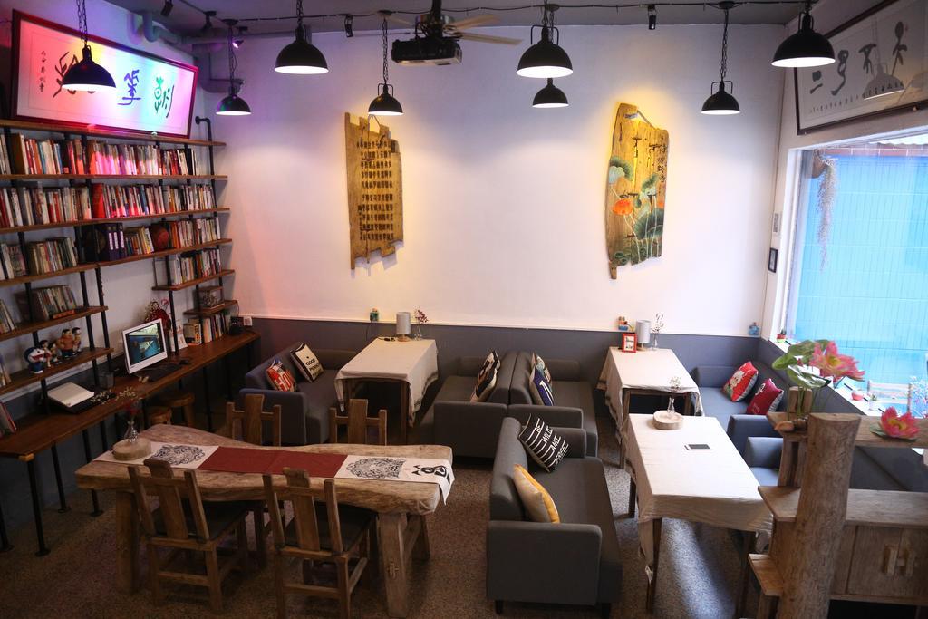 Zhaohuaxishi Youth Hostel Guangzhou Exteriör bild