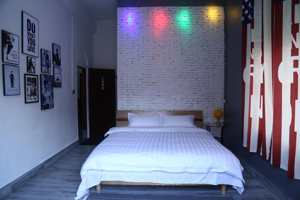 Zhaohuaxishi Youth Hostel Guangzhou Exteriör bild